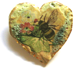 Brooch Heart Ring with Bee